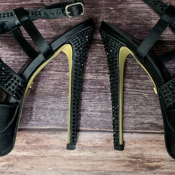 Bebe ~ Leola Pointy Toe Pump - Picture 7 of 16